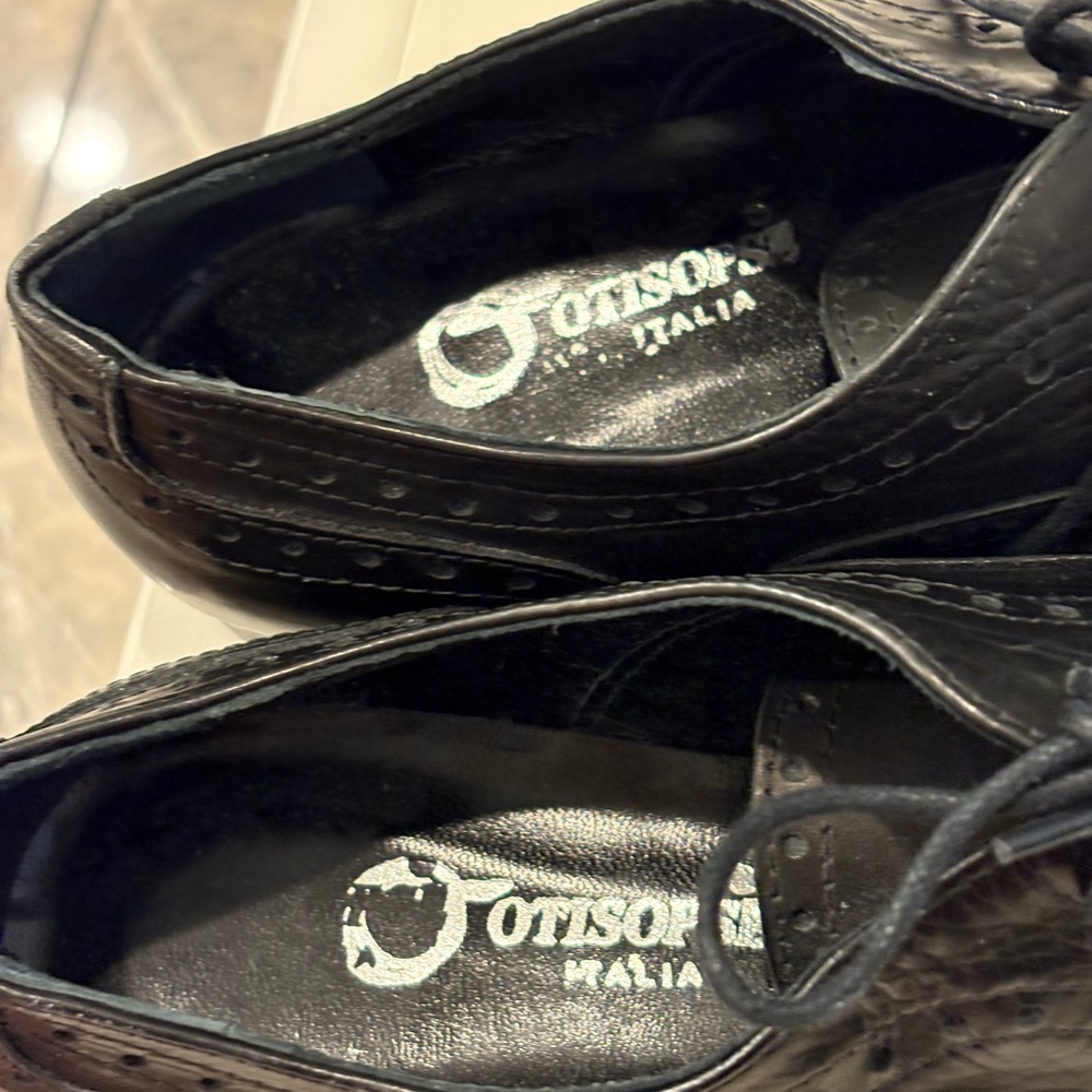 Classic Black Women’s Dress Shoes - Picture 3 of 5